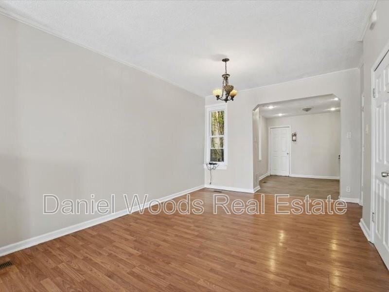 5538 Walton Ave - Photo 3 of 16