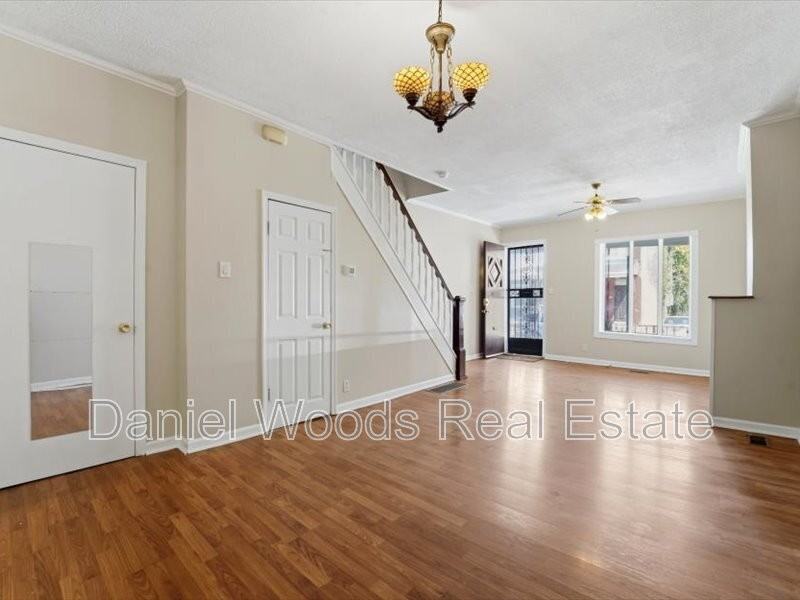 5538 Walton Ave - Photo 4 of 16