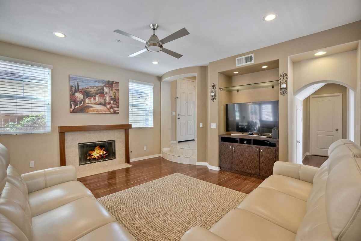 10419 Paradisio Pl - Photo 3 of 21