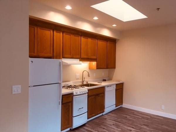 1047 El Camino Real - Photo 2 of 8