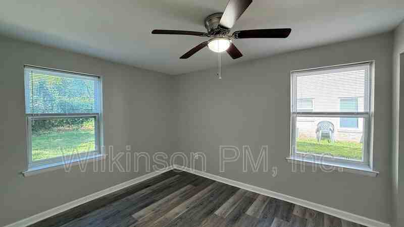 313 2nd Ave #102 - Photo 4 of 7
