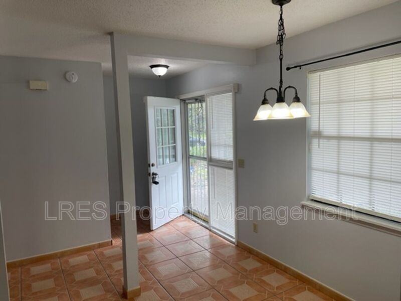 4587 Lighthouse Cir - Photo 3 of 25