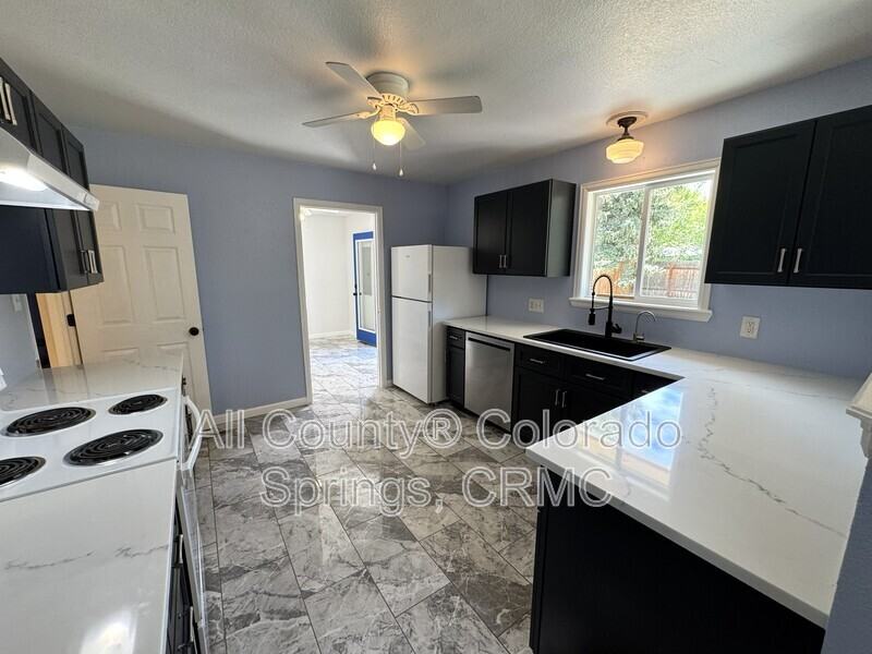 1235 Shasta Dr - Photo 5 of 31