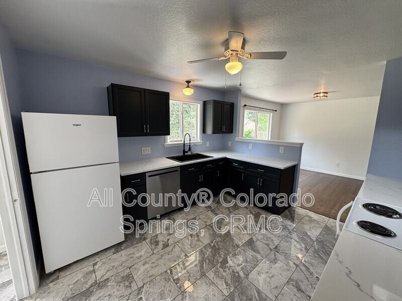 1235 Shasta Dr - Photo 6 of 31
