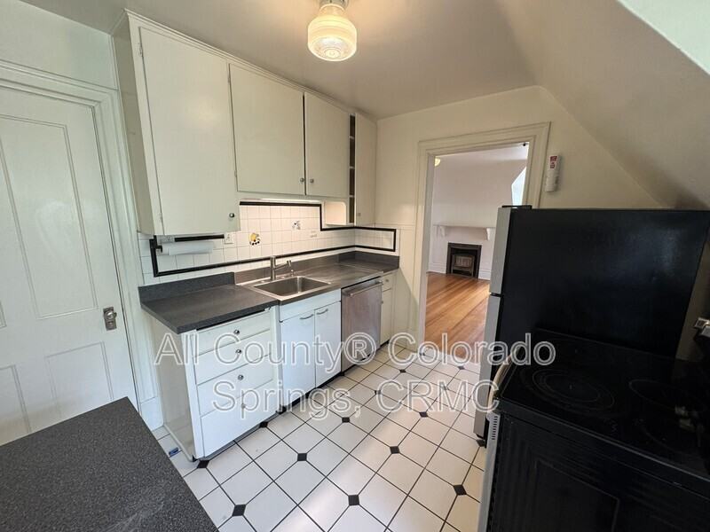 1238 Wood Ave #5 - Photo 5 of 28