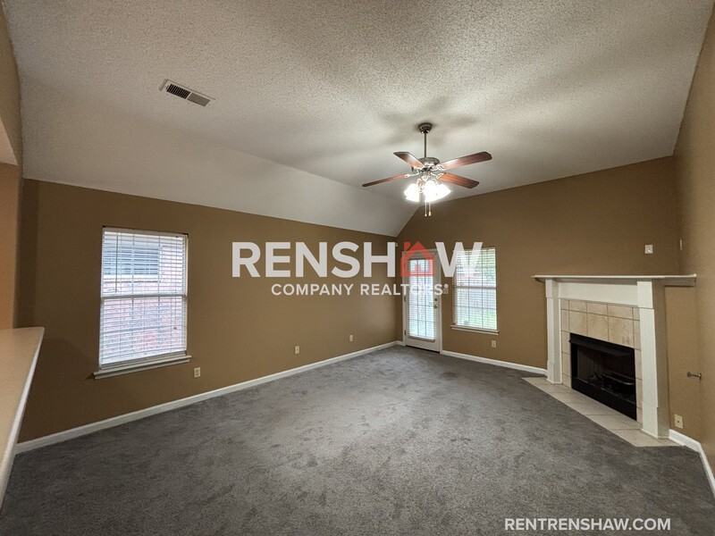 8255 Cross Point Dr - Photo 3 of 20