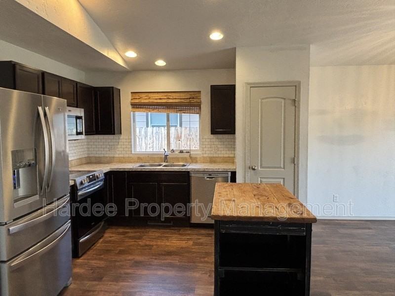 8228 W Snohomish St - Photo 3 of 22