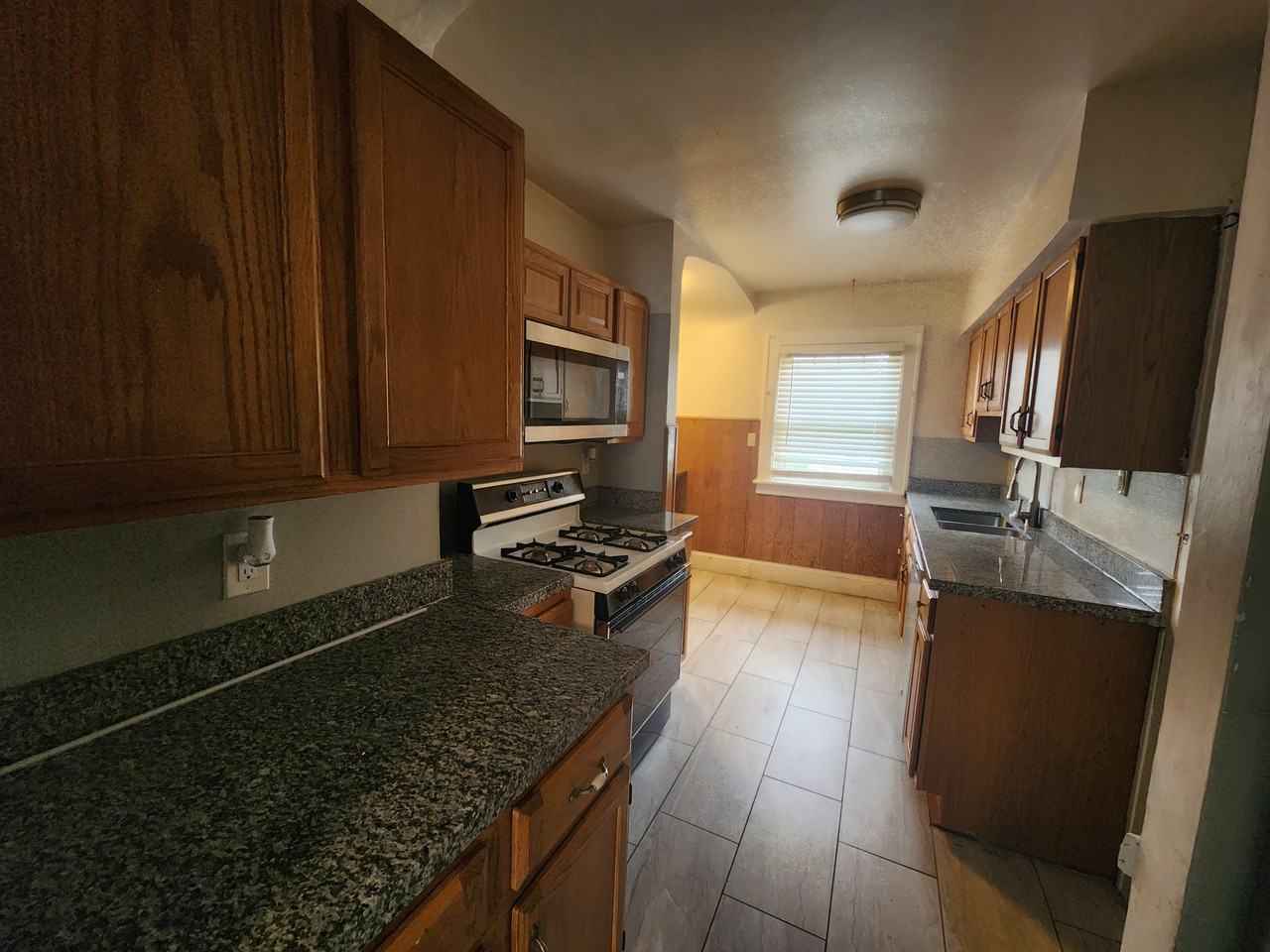 3348 Colwyn Rd - Photo 2 of 13