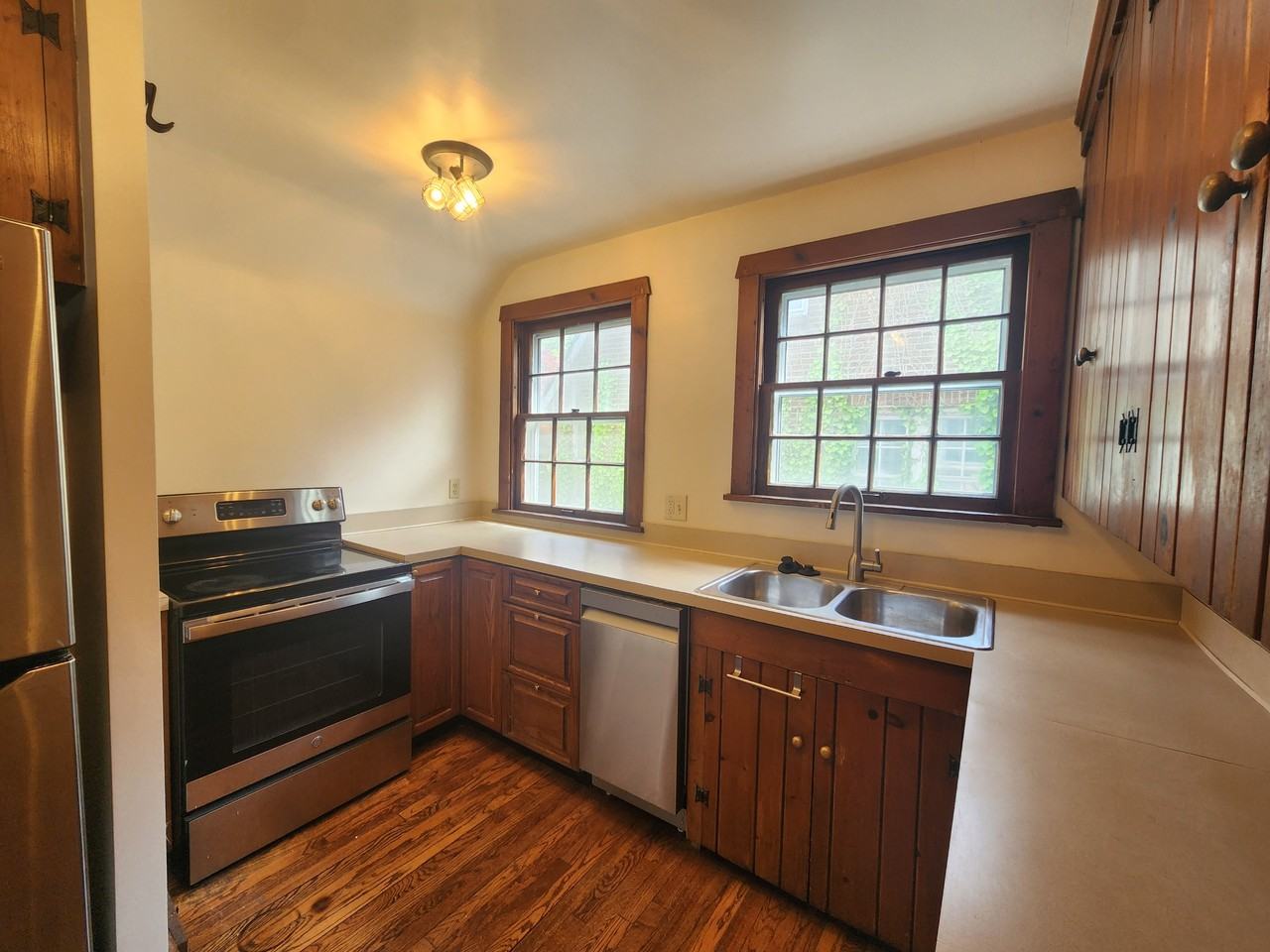 3538 Glencairn Rd - Photo 4 of 19