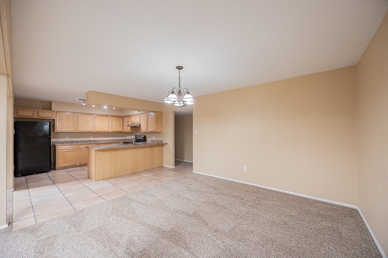 5018 N 64th Ln - Photo 7 of 30