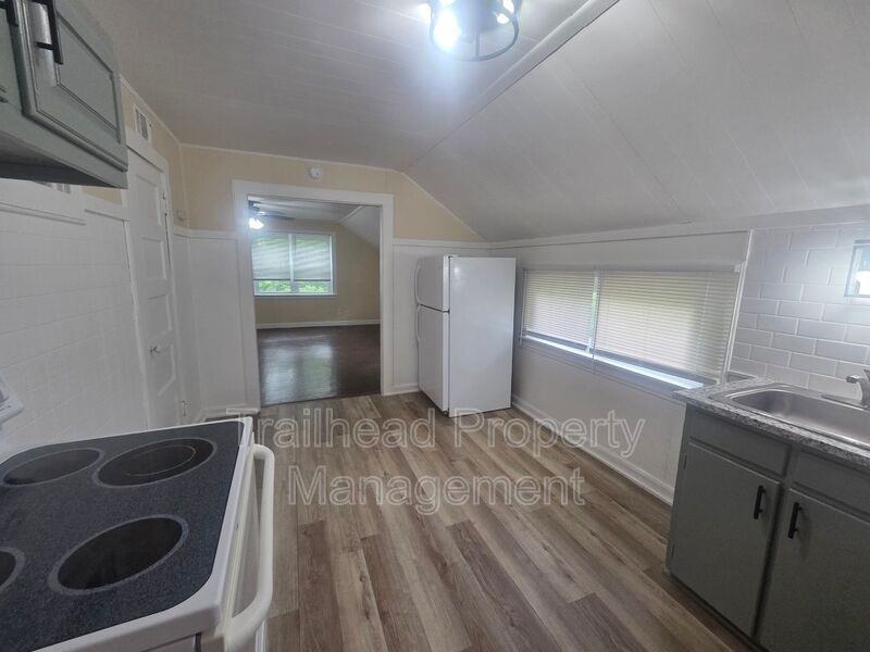 3115 S Forest Ave #3 - Photo 3 of 10
