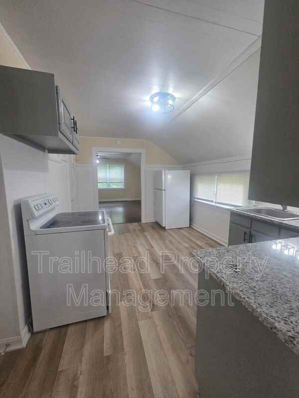 3115 S Forest Ave #3 - Photo 4 of 10