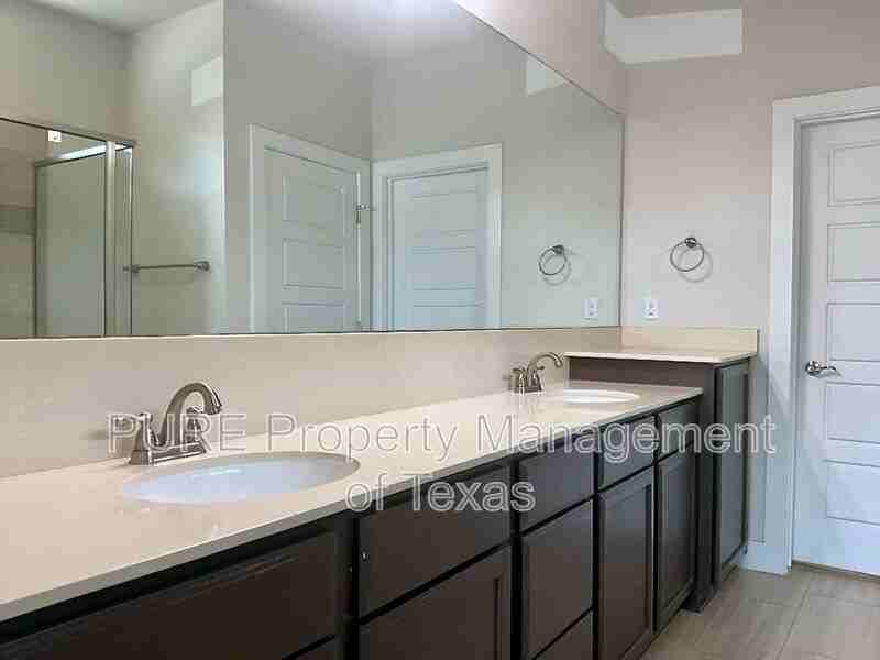 710 Arrow Point Dr #11 - Photo 5 of 28