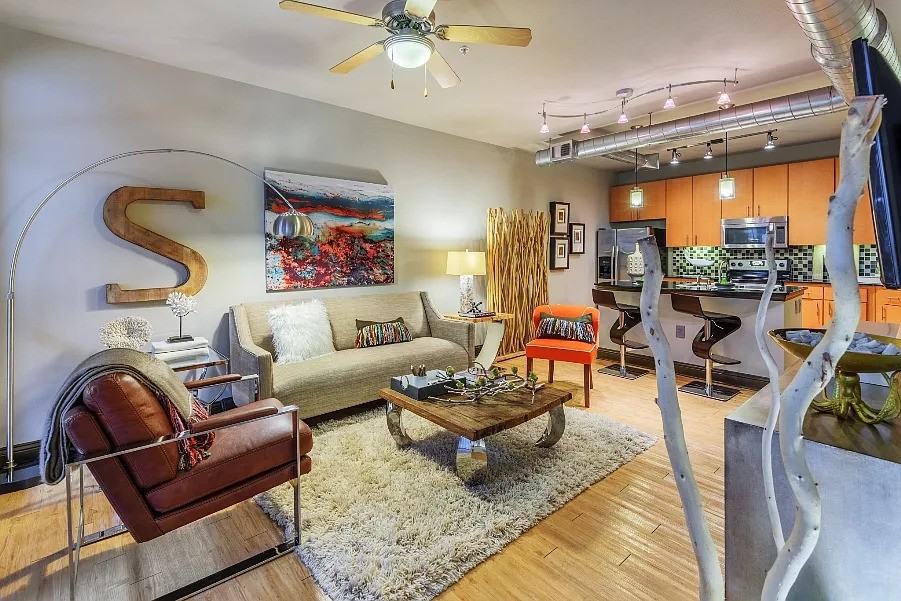 1312 S College St - Photo 4 of 12