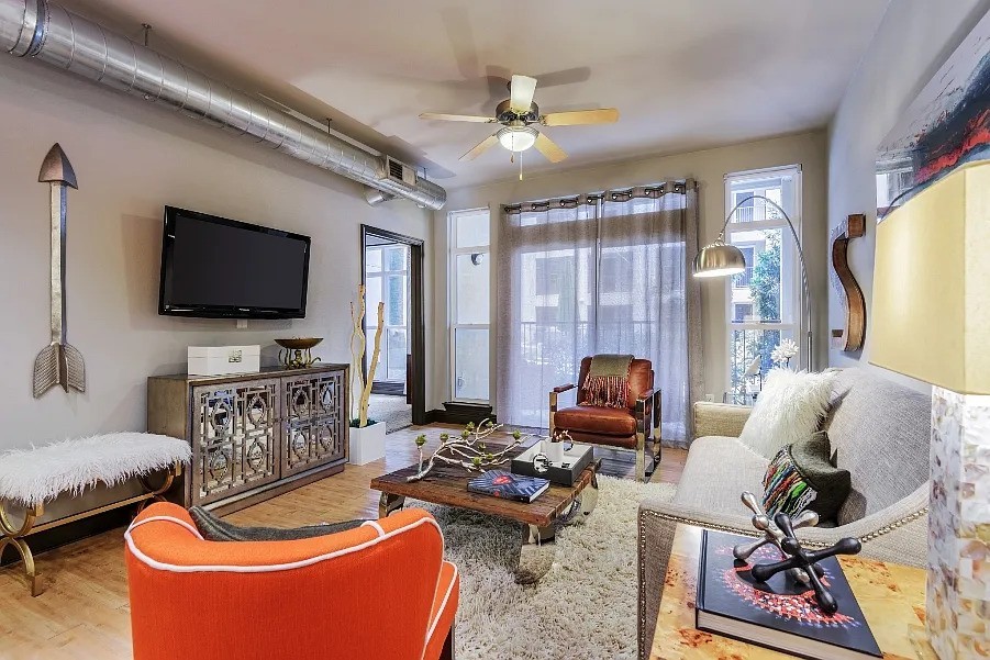 1312 S College St - Photo 5 of 12