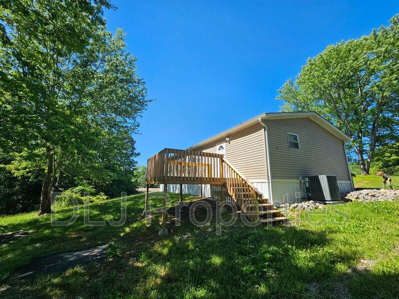 1028 Catoosa Ln - Photo 2 of 7