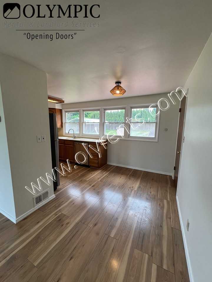 151 Cherry Ln Se - Photo 4 of 19
