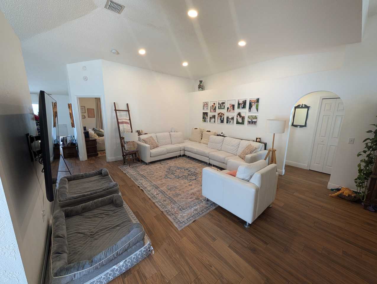 24927 Hyde Park Blvd - Photo 2 of 29