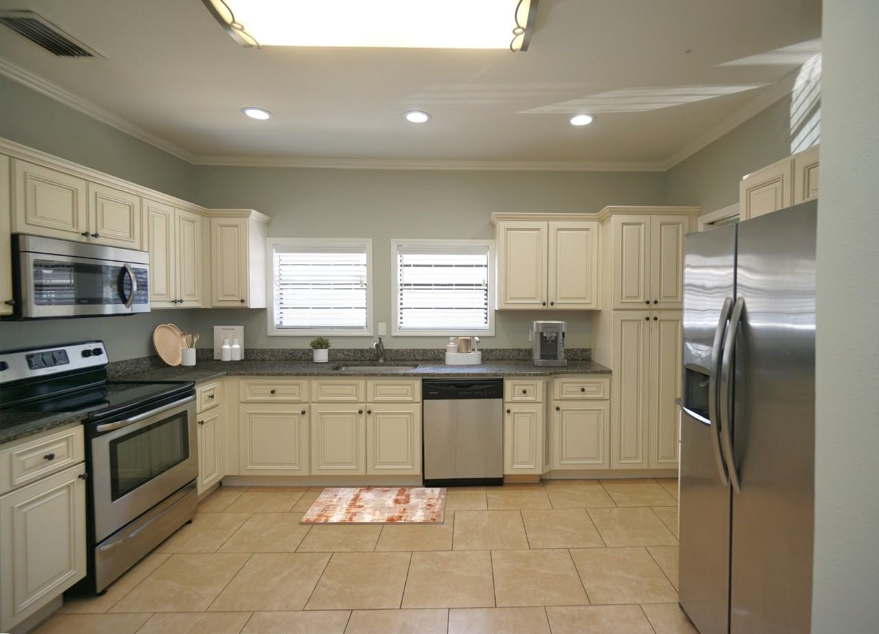 916 E 25th Ave - Photo 3 of 30