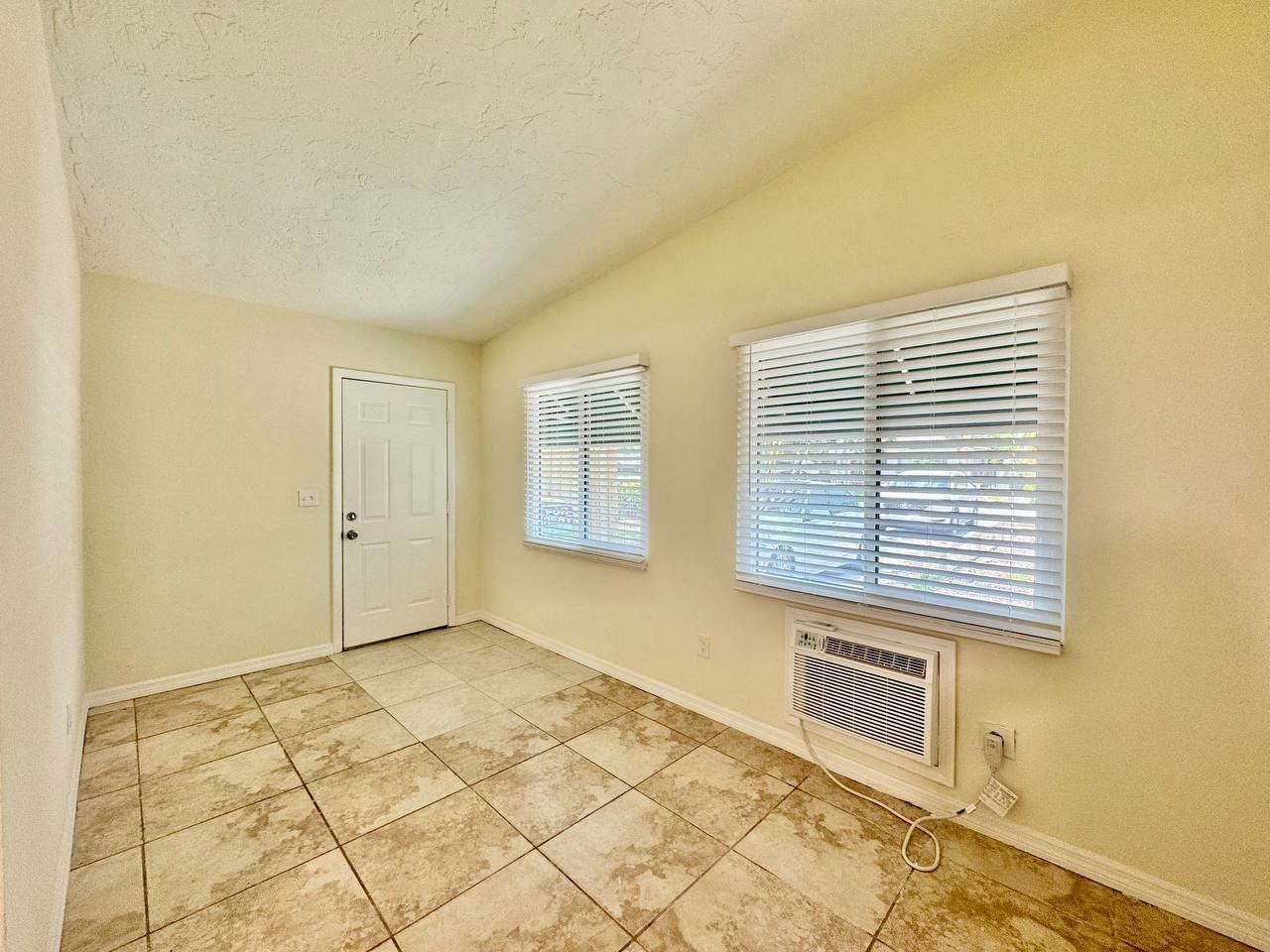 533 Yelvington Ave - Photo 3 of 25