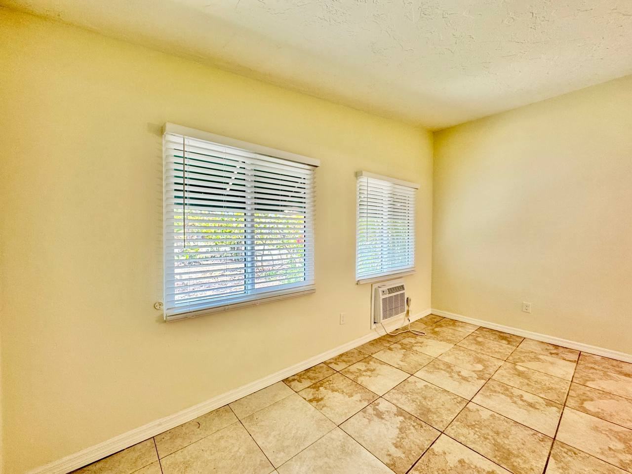 533 Yelvington Ave - Photo 4 of 25