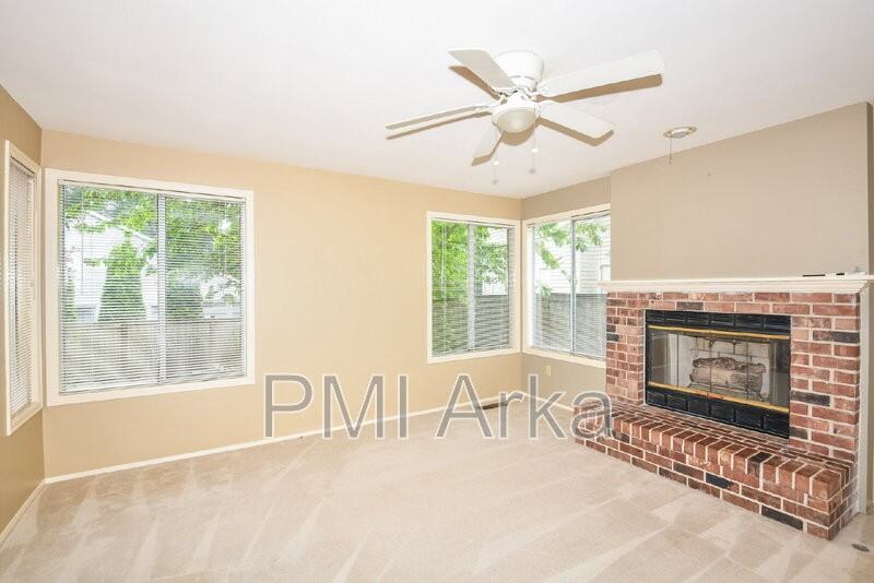 24809 Se 37th Pl - Photo 7 of 17