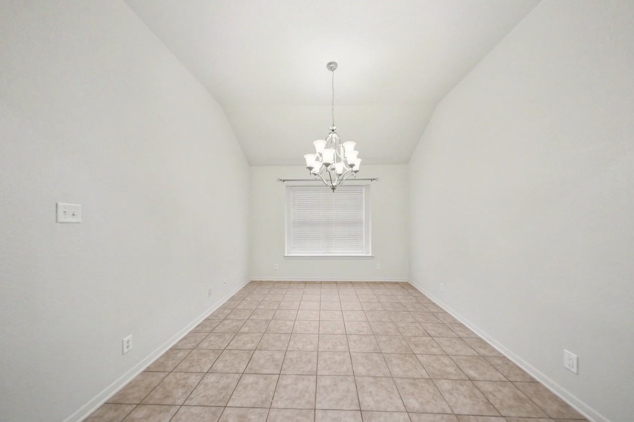 2806 Hydrangea Ave - Photo 6 of 25