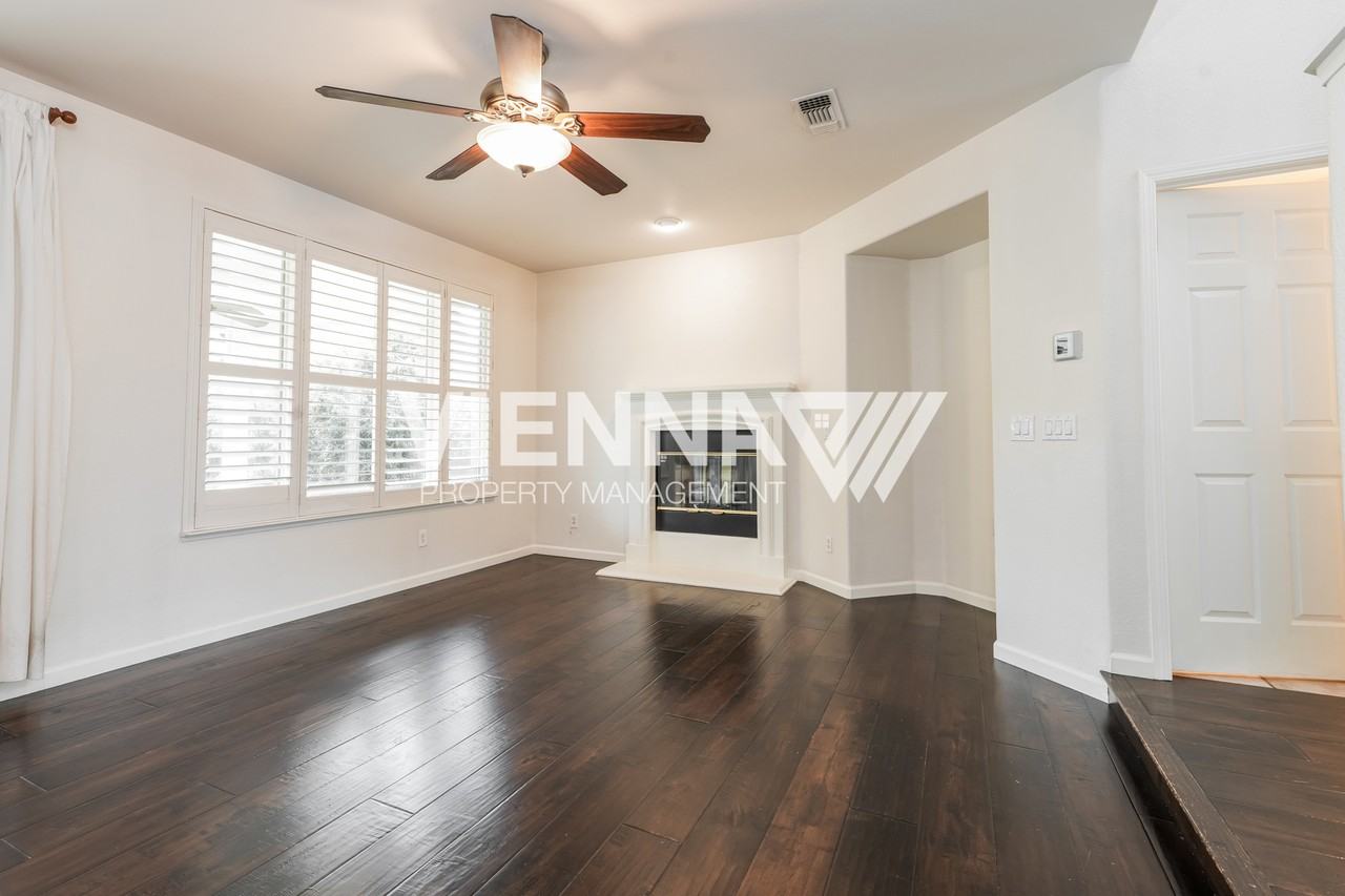 1939 Glenveagh Ln - Photo 3 of 20