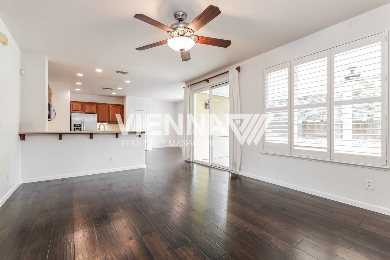 1939 Glenveagh Ln - Photo 4 of 20
