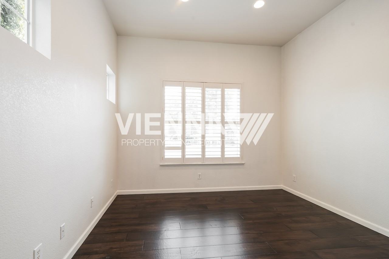 1939 Glenveagh Ln - Photo 5 of 20