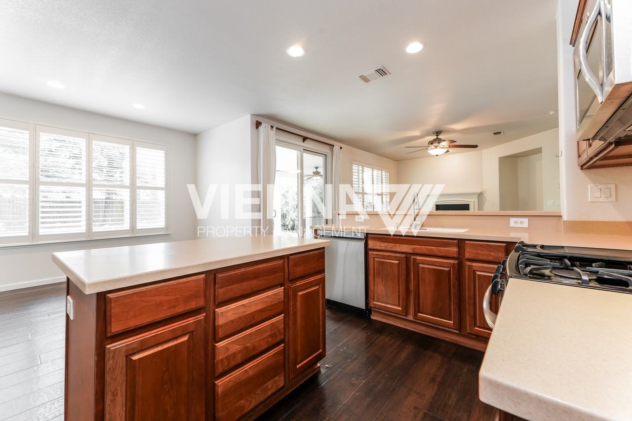 1939 Glenveagh Ln - Photo 7 of 20