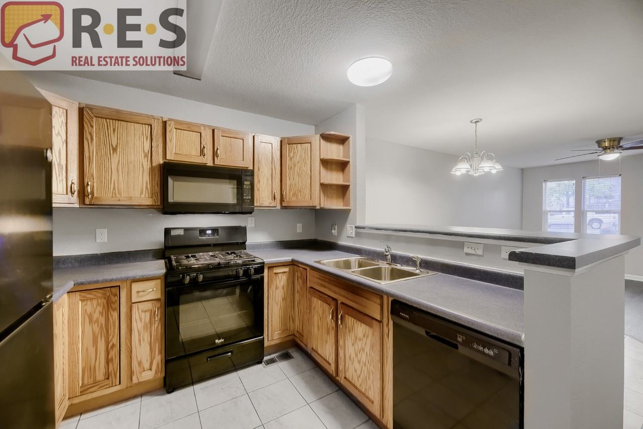 2155 W Baltic Pl - Photo 3 of 17