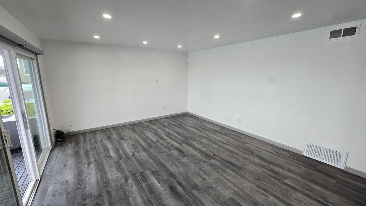 3081 Birmingham Dr - Photo 4 of 15