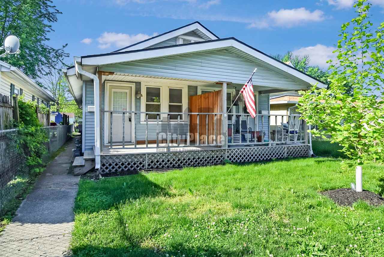 1821 Lambert St - Photo 4 of 20
