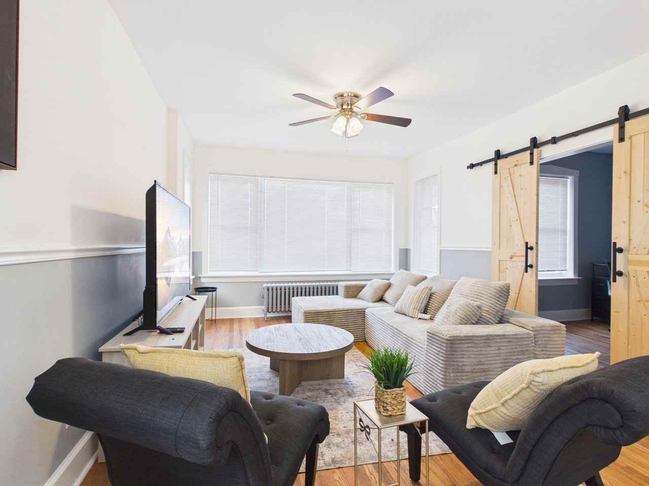 1010 Crest Way - Photo 3 of 13