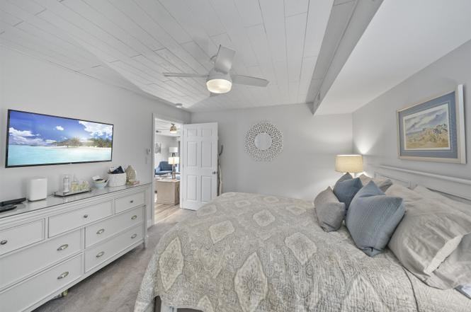 1010 Crest Way - Photo 4 of 13