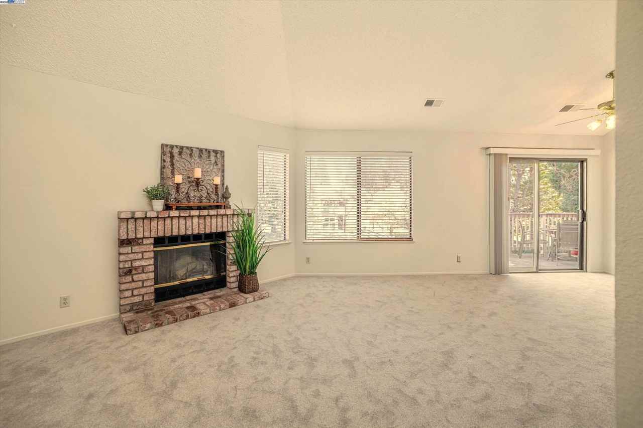 3428 Smoketree Commons Dr - Photo 3 of 19
