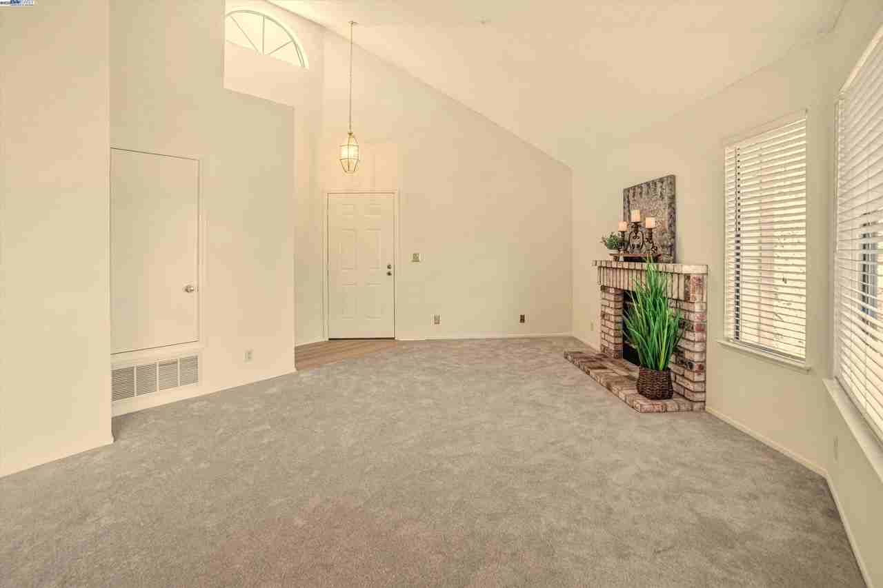 3428 Smoketree Commons Dr - Photo 4 of 19