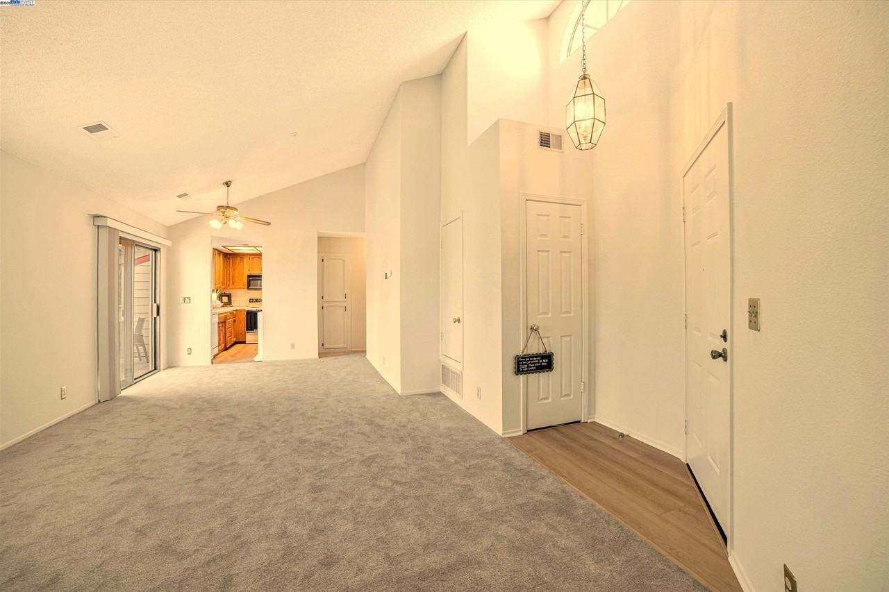 3428 Smoketree Commons Dr - Photo 5 of 19
