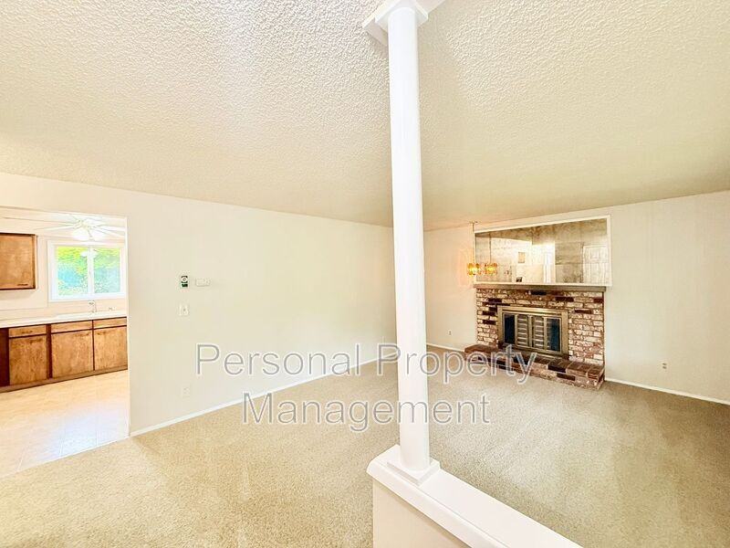 5904 Ne 109th St - Photo 3 of 24