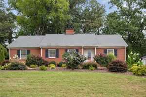 featured image of 104 Knollwood Dr