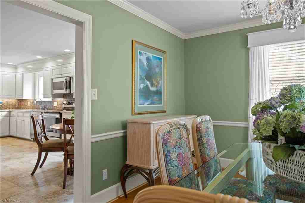 104 Knollwood Dr - Photo 2 of 29