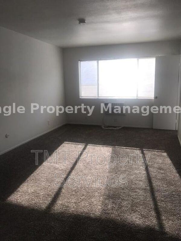 1816 F St #13 - Photo 2 of 4