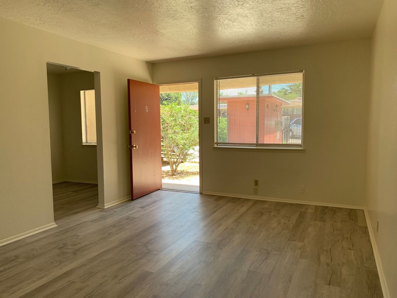 1431 Girard Blvd Ne - Photo 2 of 9