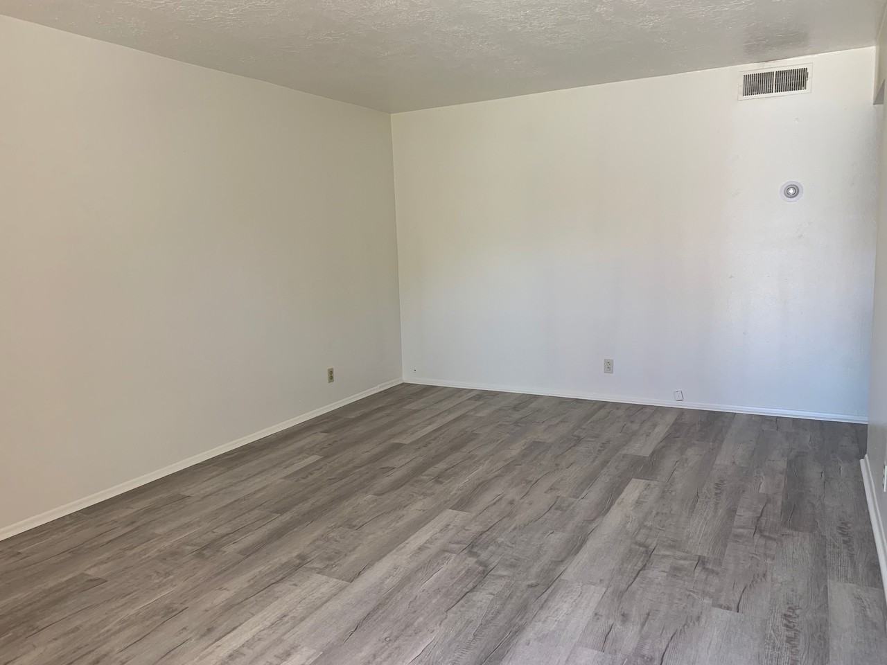 1431 Girard Blvd Ne - Photo 3 of 9