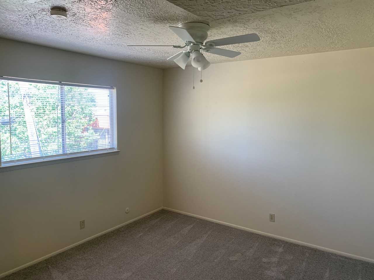 1431 Girard Blvd Ne - Photo 7 of 9