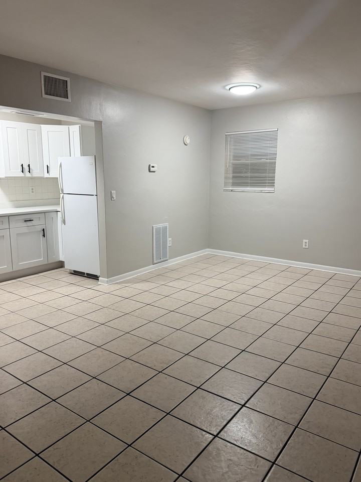 1233 Newhope Rd - Photo 5 of 8