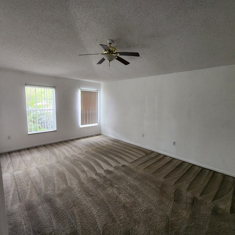 3197 Harrow Rd - Photo 4 of 14
