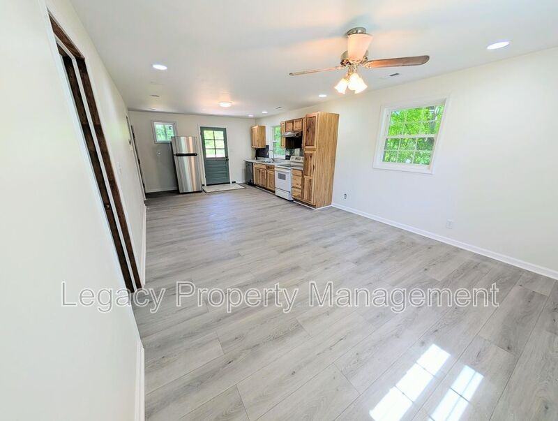 4421 Kernersville Rd - Photo 2 of 14
