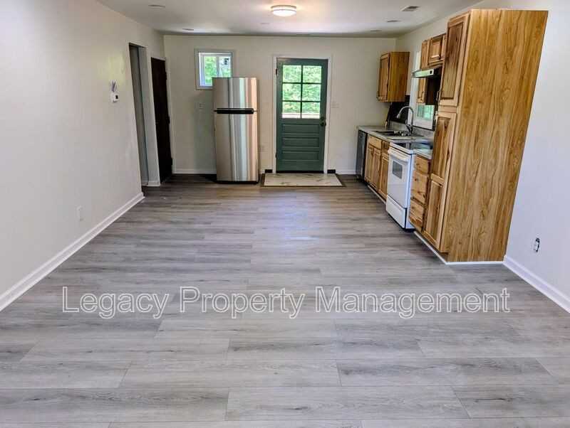 4421 Kernersville Rd - Photo 3 of 14
